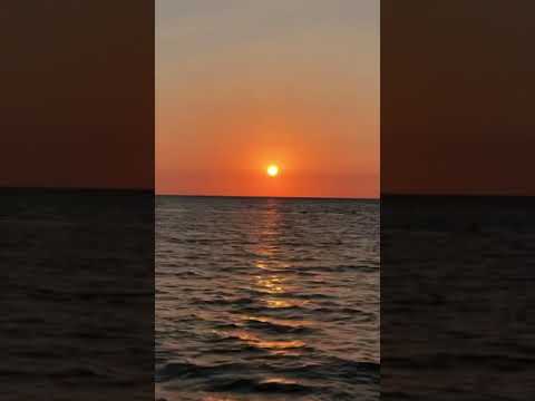 ولنا في صوت أمواج البحر نغمات هادئه وكأنها جبر خاطر لما في قلوبنا Shorts 