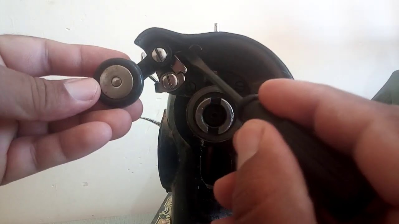 فتح وتركيب اداة ملأ الكانيط اوالمكوك لمكنة سنجر سوداء