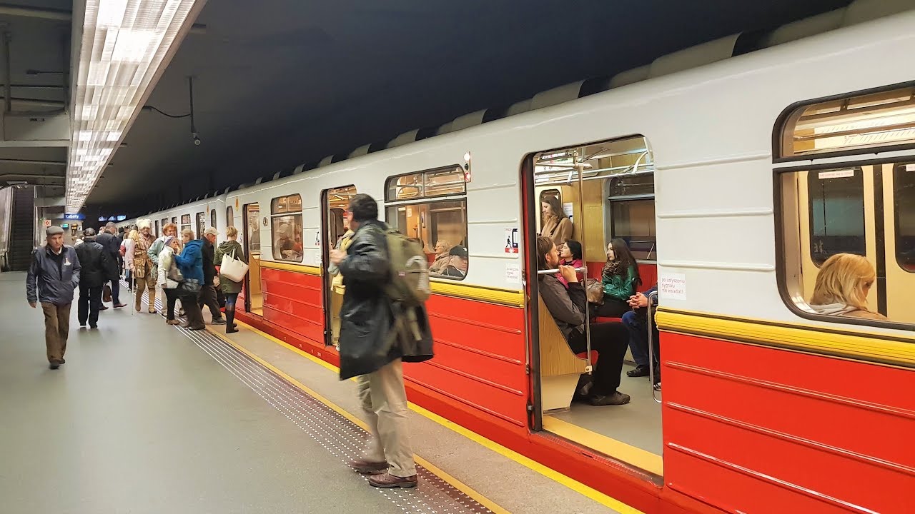 Metro Warsaw / U-Bahn Warsawa 2019 - station Ratusz Arsenal and Politechnika
