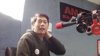 PAGI PAGI SUDAH SIARAN RADIO.. GAK MANDI DONG!