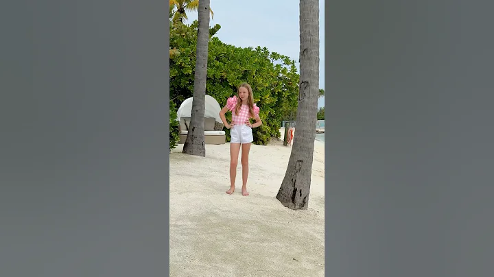 Nastya and APT dance in the Maldives