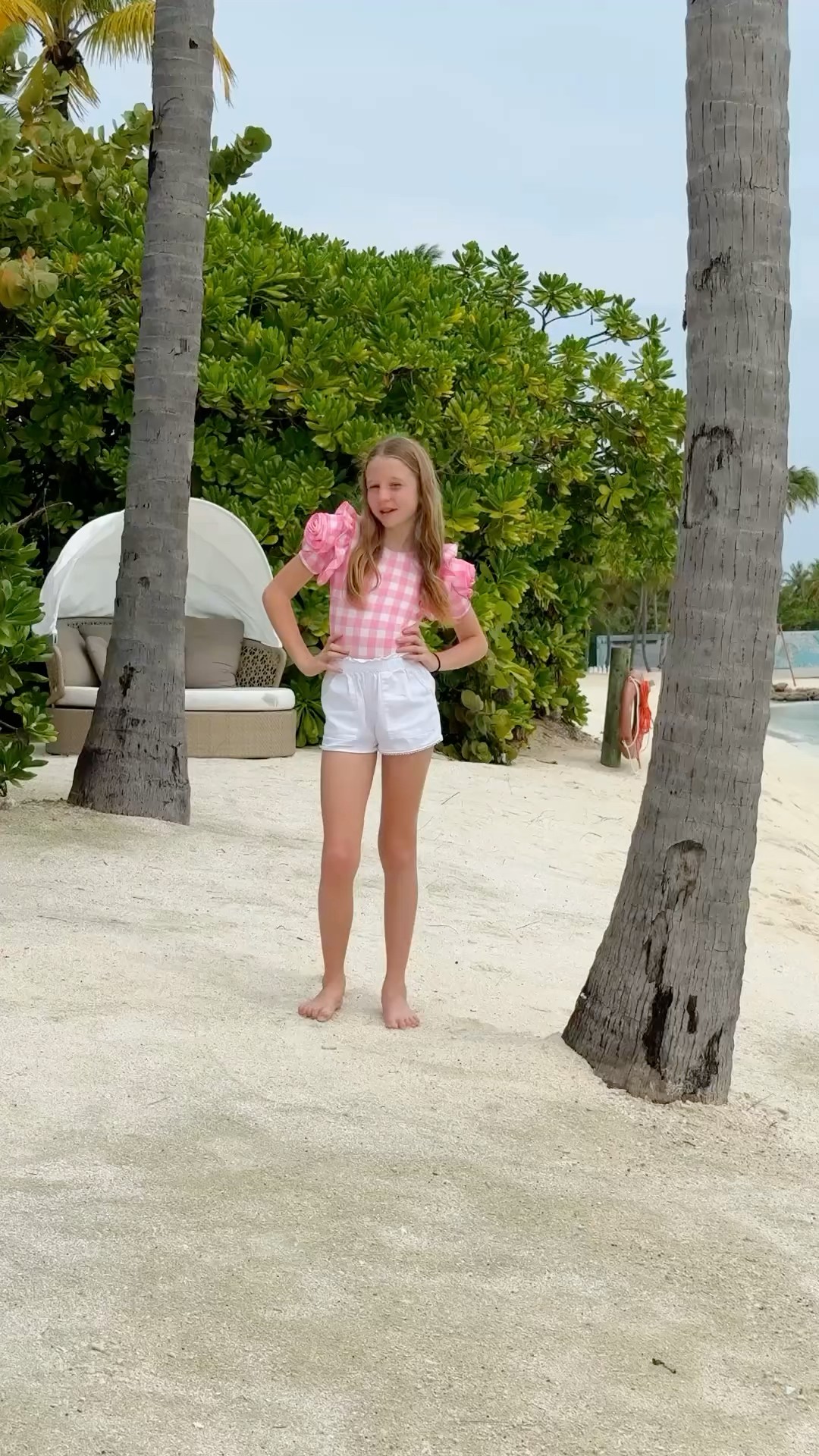 Nastya and APT dance in the Maldives