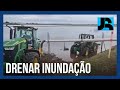 Produtores rurais se unem para drenar inundação do aeroporto Salgado Filho em Porto Alegre (RS)