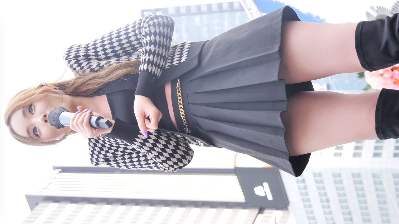 [사이드1열 관객시점] 230503 홍진영 - 멘트중 포토타임 & 잘가라 & 따르릉 (남대문시장 상인의날 축제) 직캠 fancam by zam