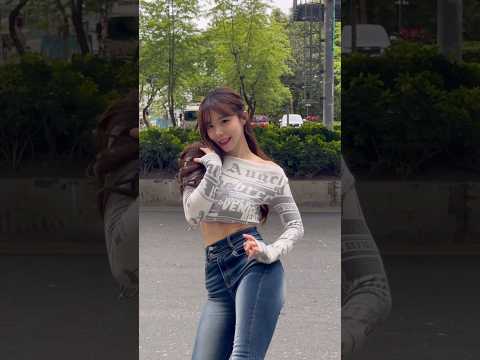 길에서 .. 💬                                      #이다혜 #dance #치어리더 #댄스 #shots thumbnail