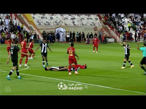 لقطة بلع لسان لاعب الشباب ماجد عبد الله في مباراة ضمك والشباب مما ادي تعرضه إغماء جراء بلع لسانه