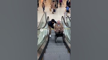 “Wheelchair Slips on Escalator… and a Stranger Runs INTO Danger 😳🛑”