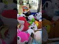 sacando muñecos de la maquinita. hay batallas que no deben ser peleadss