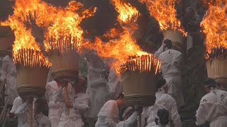 炎乱舞、観客を魅了 那智の扇祭り、和歌山