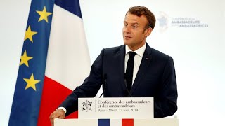 Emmanuel Macron appelle les ambassadeurs à jouer un 