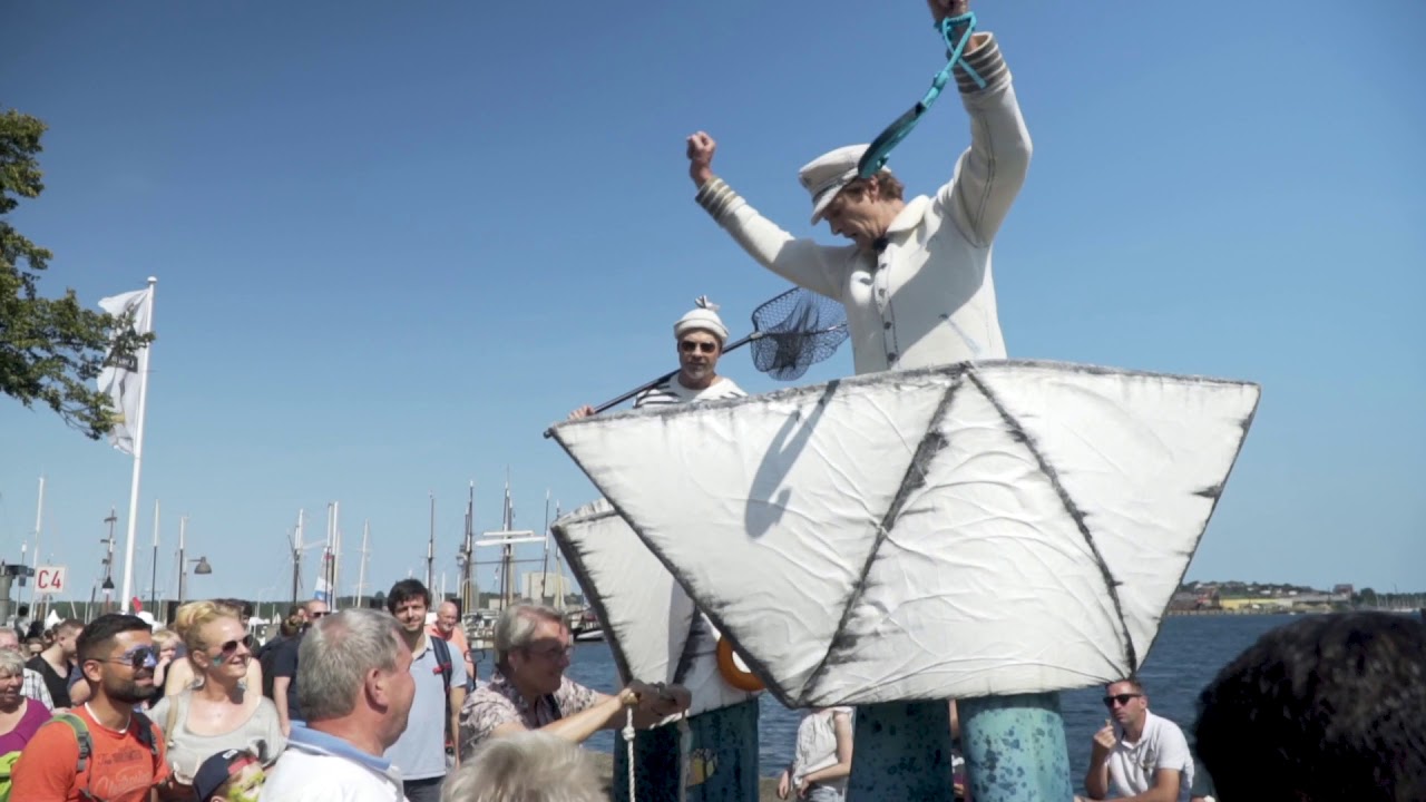 Meereshelden – Sea Heroes on stilts