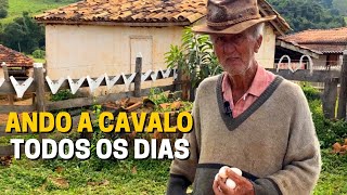 COM 82 ANOS ELE FAZ TUDO SOZINHO NA ROÇA