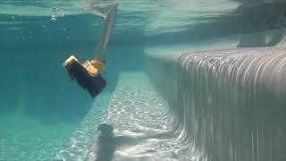 Brushing the pool finishing