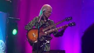 Yes performing Roundabout at Southend’s Cliff Pavilion May 29th 2024 filmed in front of Steve Howe