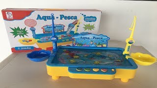 A PESCARIA AQUÁTICA DOS PEIXES DE BRINQUEDO QUE SE MOVEM SOZINHOS!!