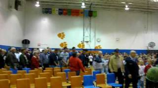 Lincoln Trail Students sing to Veterans