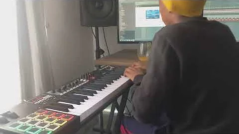 WATCH: Vigro Deep Playing Piano In His Latest Music 2021🔥🔥🔥 We gon dance like nobody is watching🔥🔥