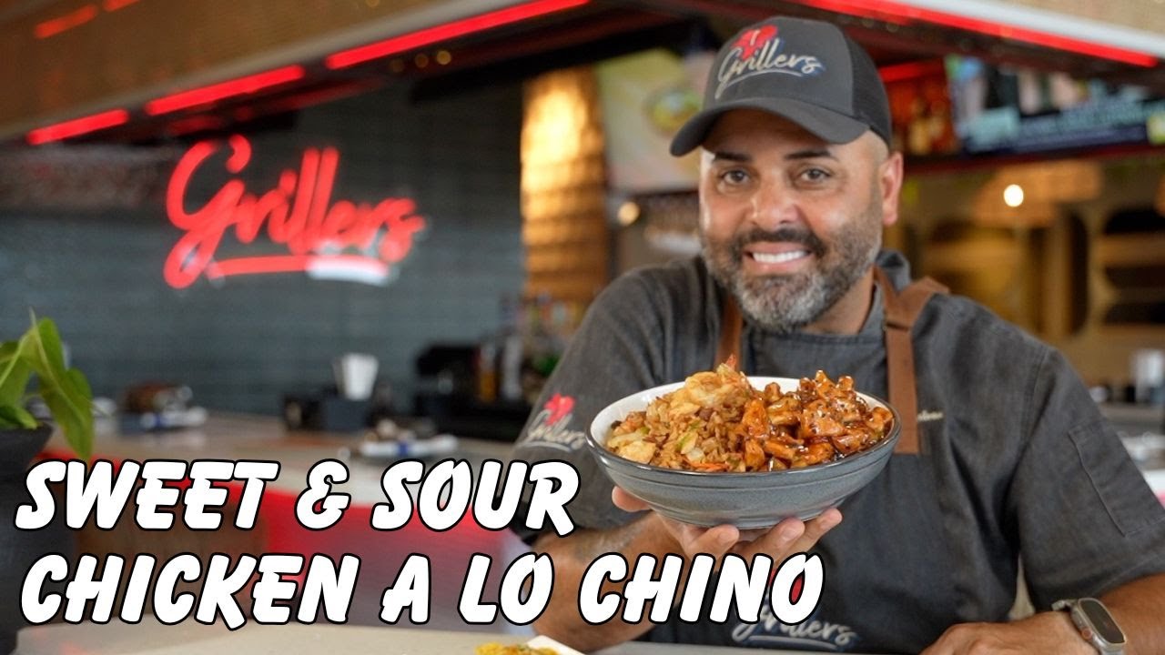 el chef jose con su plato de arroz chino con pollo agridulce
