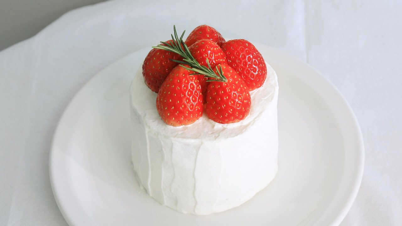 보름달 딸기 케이크 만들기 🍓 (초보ver/노오븐/도구없이)