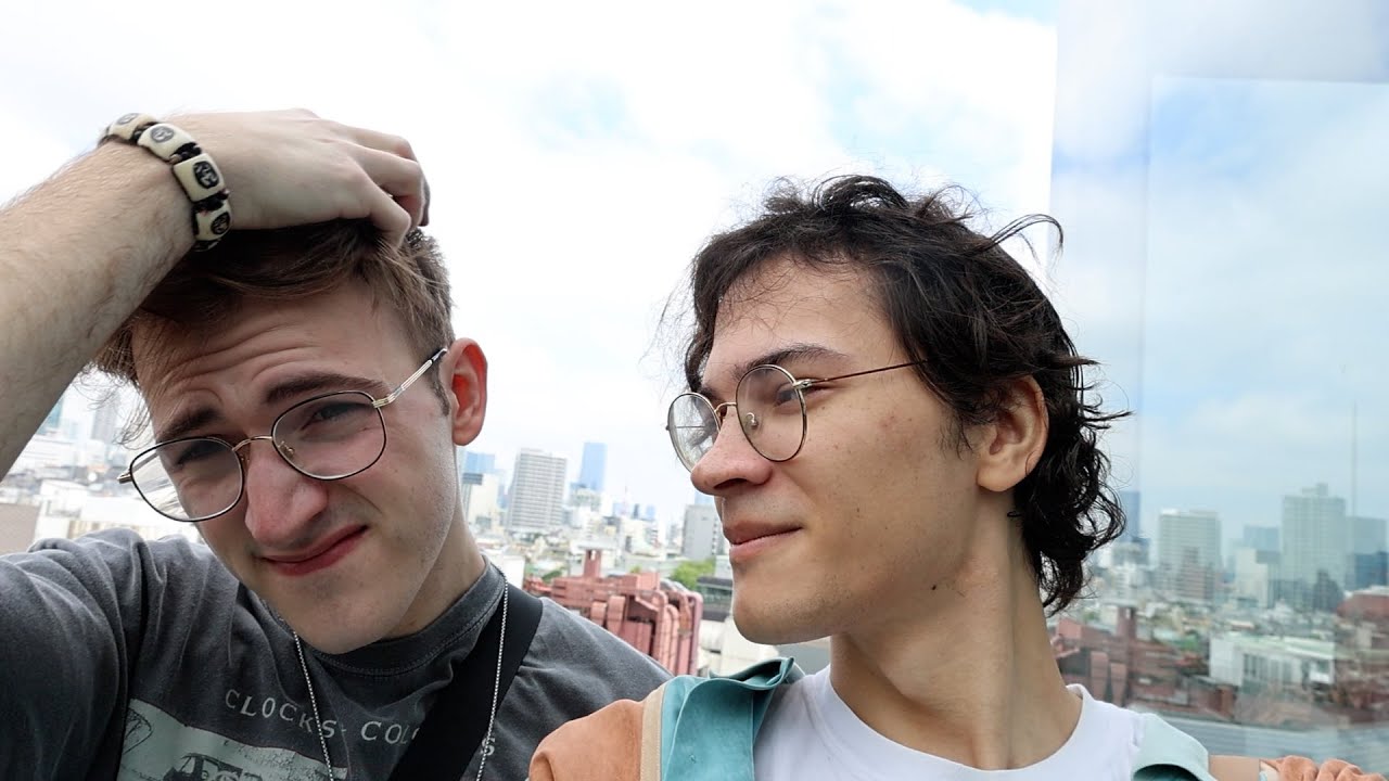 кто пустил этих геев в Японию???