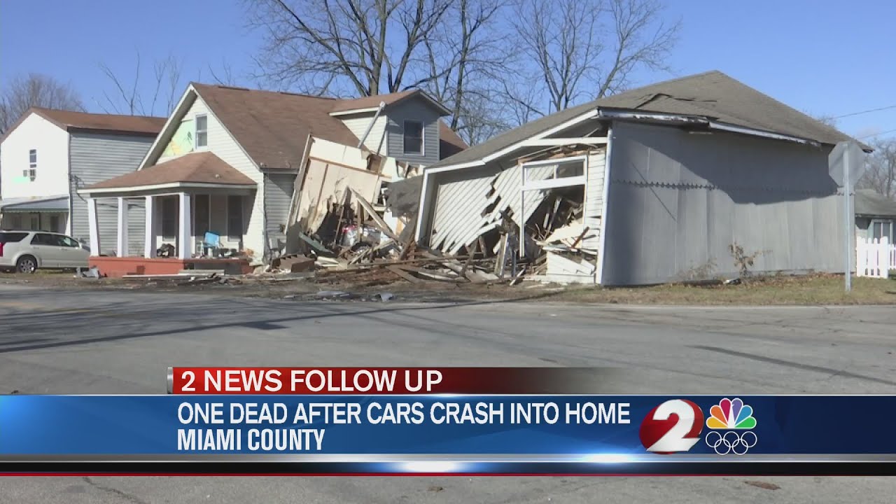 One dead after cars crash into home - YouTube