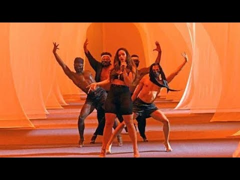 ROSALÃA - âRelaciÃ³n remix, TKNâ Live | SAVAGE FENTY fashion show (HD)