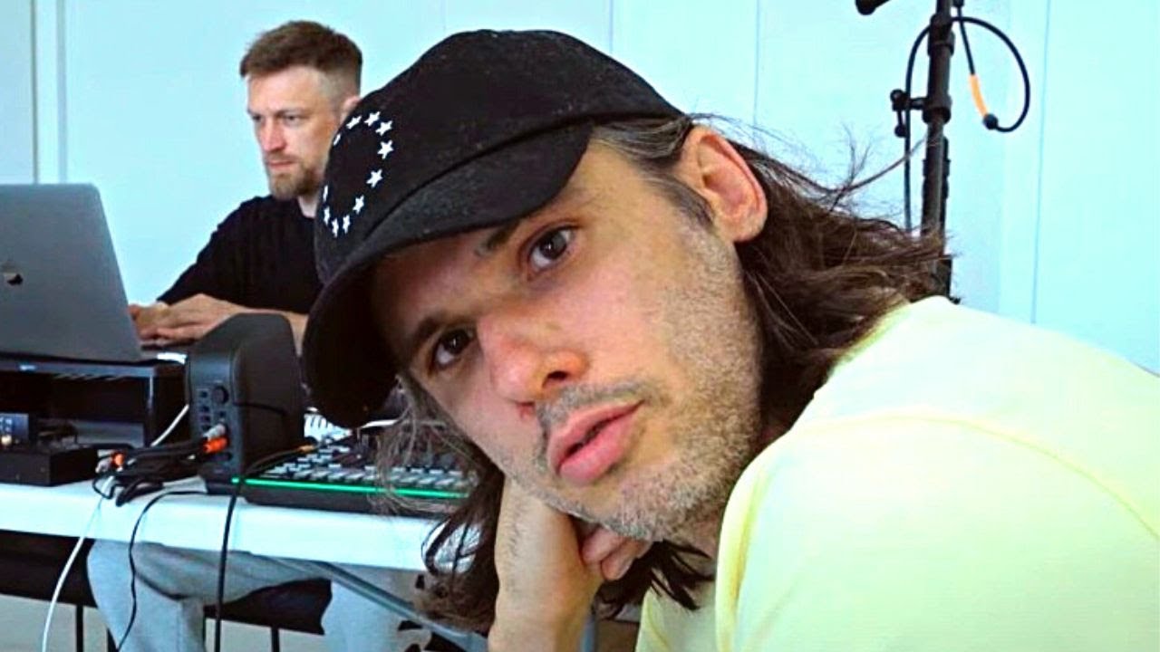 Orelsan Montre Jamais ça à Personne Torrent ORELSAN MONTRE JAMAIS ÇA À PERSONNE Partie 2 Bande Annonce VF (2022