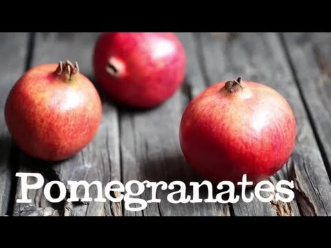 How to eat a pomegranate (without painting your kitchen pink) - YouTube
