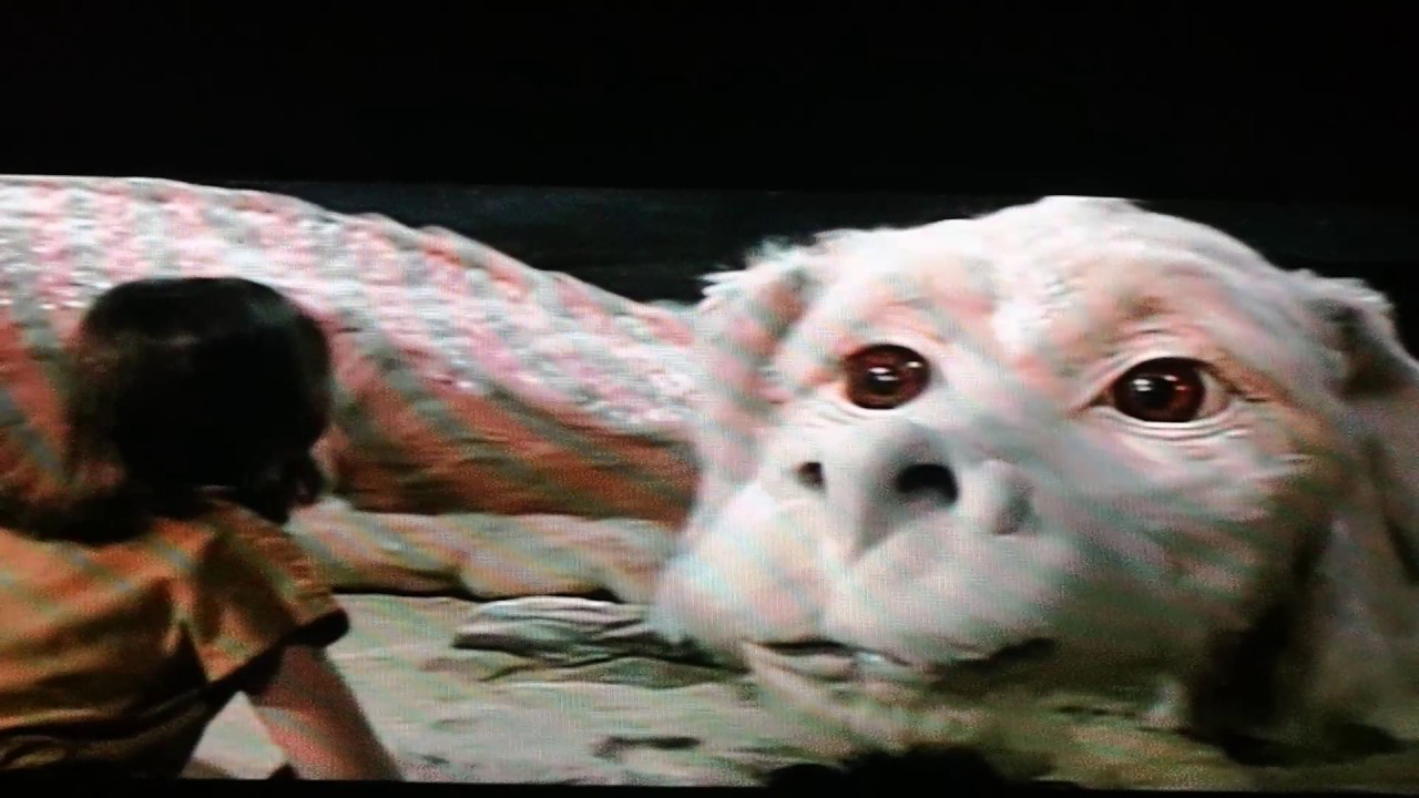 La réplique en peluche de Falkor, le dragon blanc dans le film L'histoire  sans fin