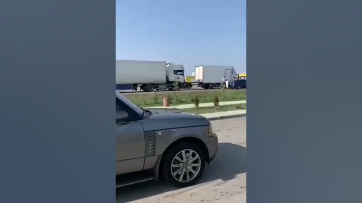 РОСІЯНИ МАСОВО ТІКАЮТЬ З КРИМУ: 25 кілометрові затори перед кримським мостом