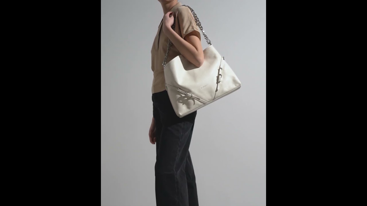 Givenchy | Voyou medium white chain bag | Savannahs