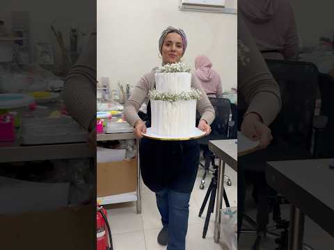 طريقة تزين كيك طابقين بورق الويفر و ورد الجبسوفيليا مع حساب تكاليف