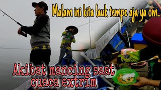 Download lagu Nasib tukang pancing saat cuaca tak mendukung ditengah laut