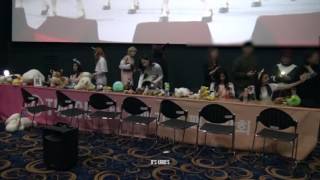 20161108 트와이스 TWICE 건대 사인회 - 사인 자랑하는 지효