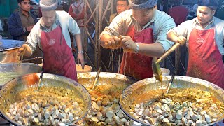 People Crazy for Mota Bhai Kachalu | Pehlwan Like Salt Bae Squeezing Oranges | Street food Pakistan