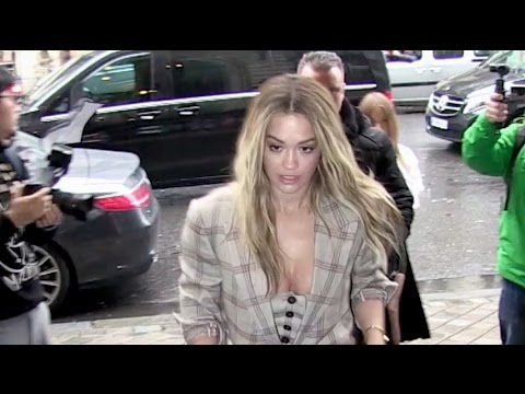 Video: Rita Ora Berpakaian Compang-camping Di Capri