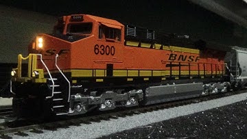 Walthers Mainline 910-10163 | GE ES44AC Diesel Locomotive | BNSF #6300 | HO Scale | Review | HD
