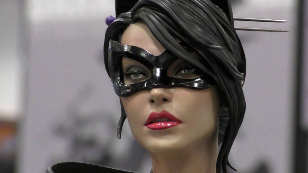 XM Studios Catwoman 1/4 scale statue STGCC 2016 YouTube