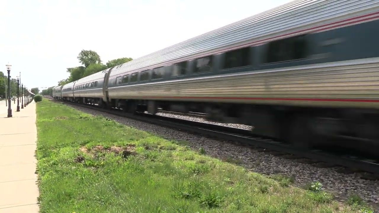 Track One Zephyr  Track Three Metra On The BNSF Chicago West Service At LaGrange