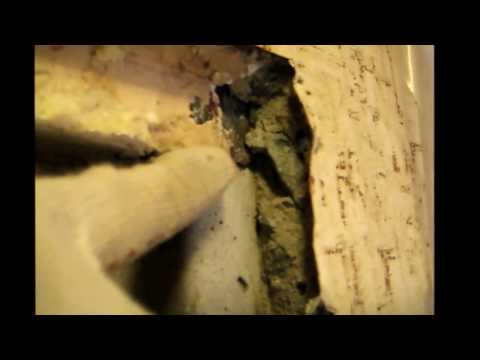 Демонтаж металлической коробки косяка двери в панельном доме