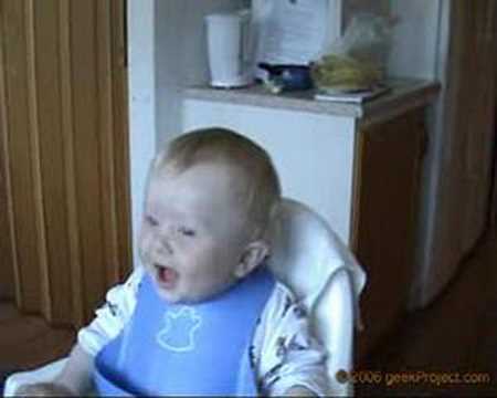 risa  cagada! de bebe