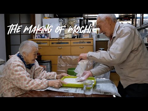 Japanese Grandpa Makes Mochi | New Year Tradition | JAPAN VLOG 24