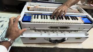 Harmonium BINA no. 32 scalechange portable, 13 scales, 4 sets of BINA reeds in exquisite pure white