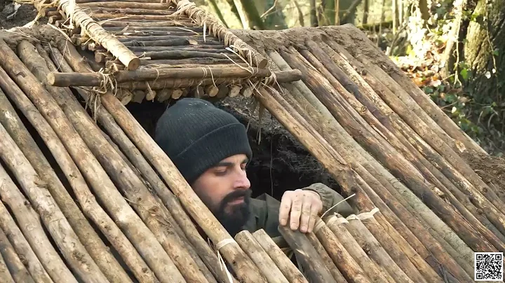 Building complete and warm survival shelter   Bushcraft earth hut, grass roof & fireplace with clay