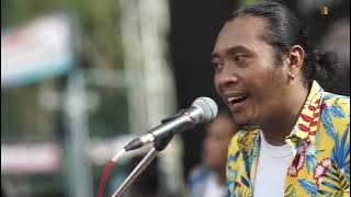 new Monata dermaga biru