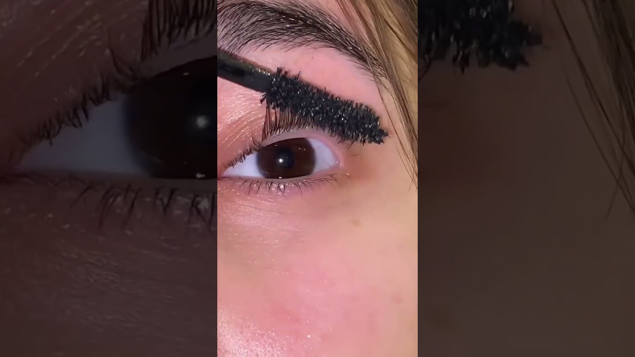 Trying out Marc Jacobs mascara on straight lashes 