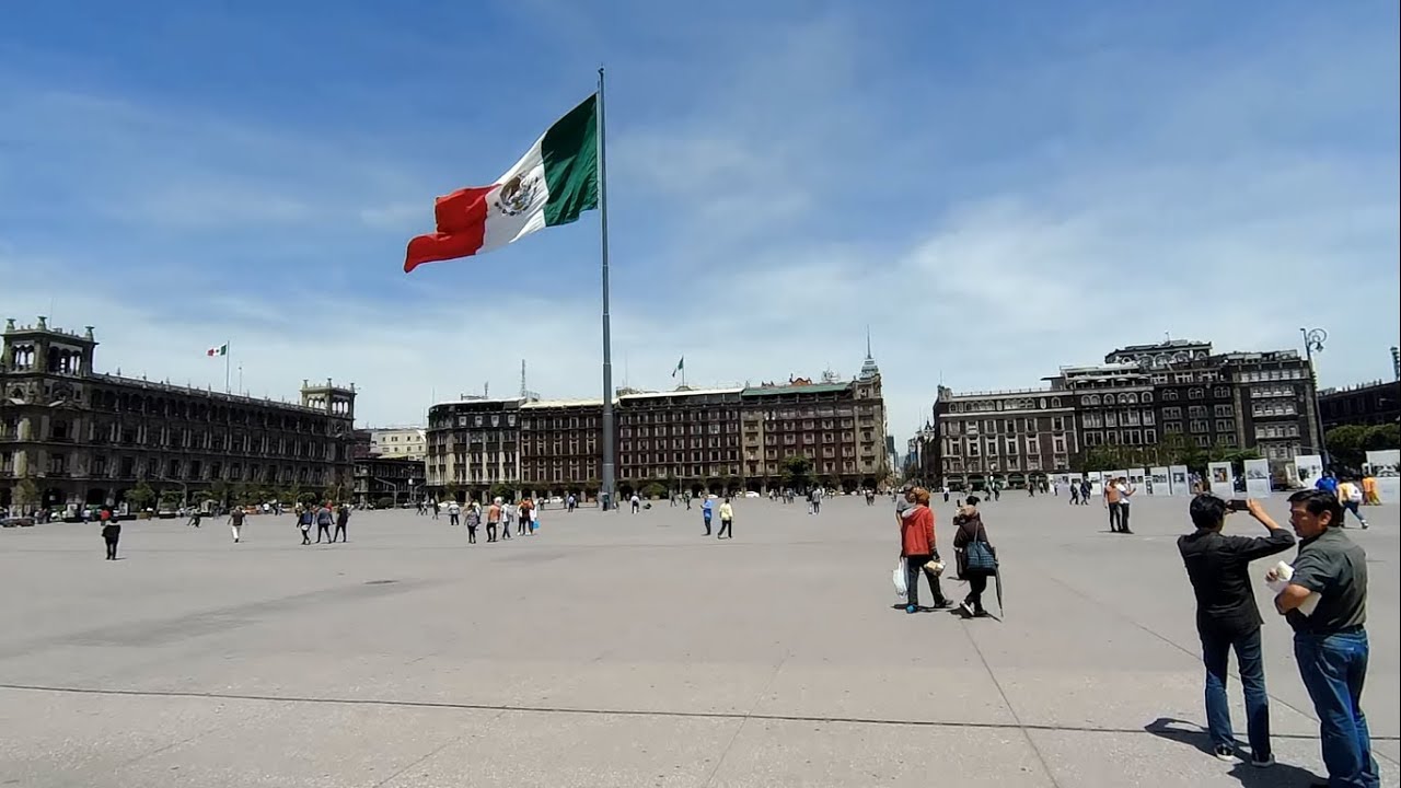 Caminando Por La Ciudad De Mexico