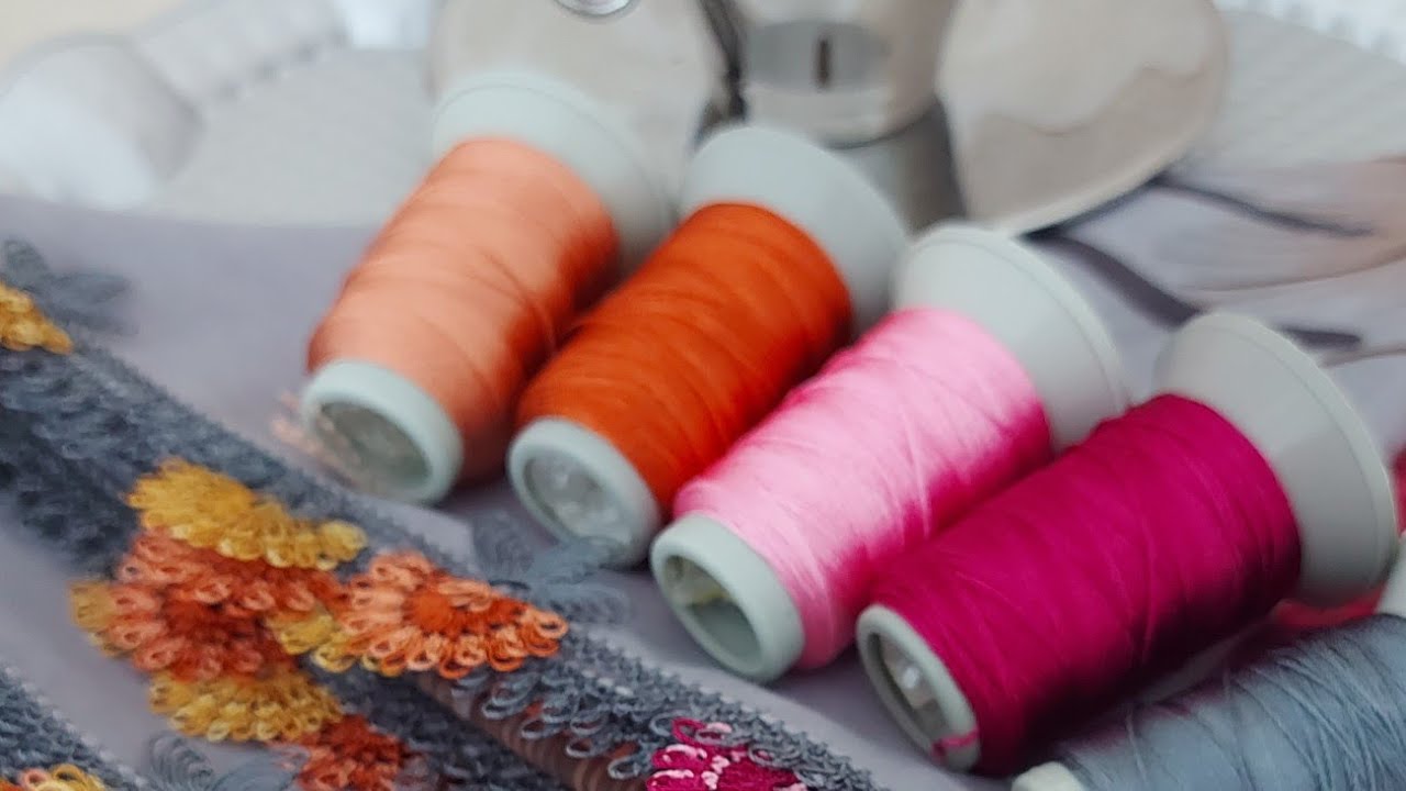 GRİ YAZMAYA FARKLI GÖSTERİŞLİ İĞNE OYASI MODELİ