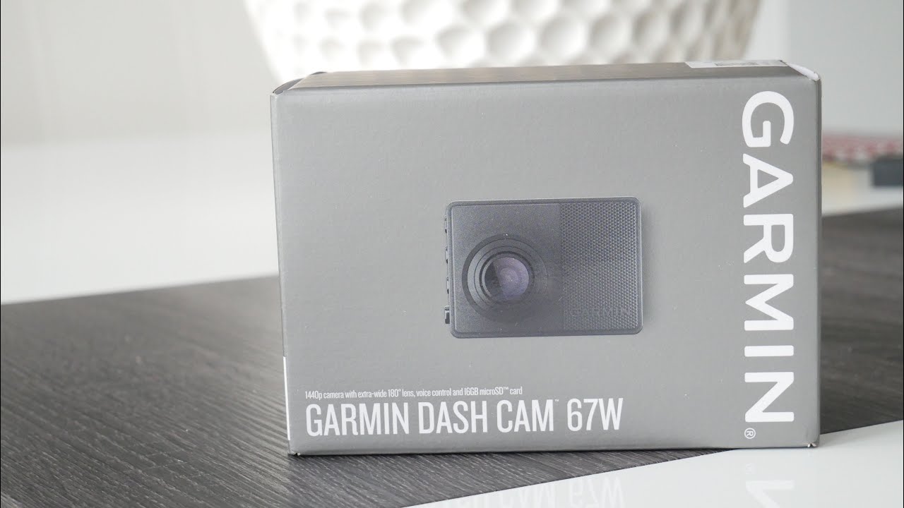 Garmin Dash Cam™ 67W  Caméra embarquée pour voiture