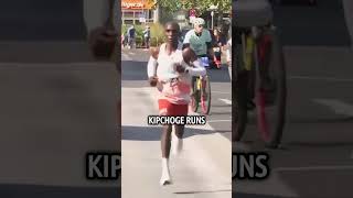 How does Kiptums running form CHANGE during the marathon